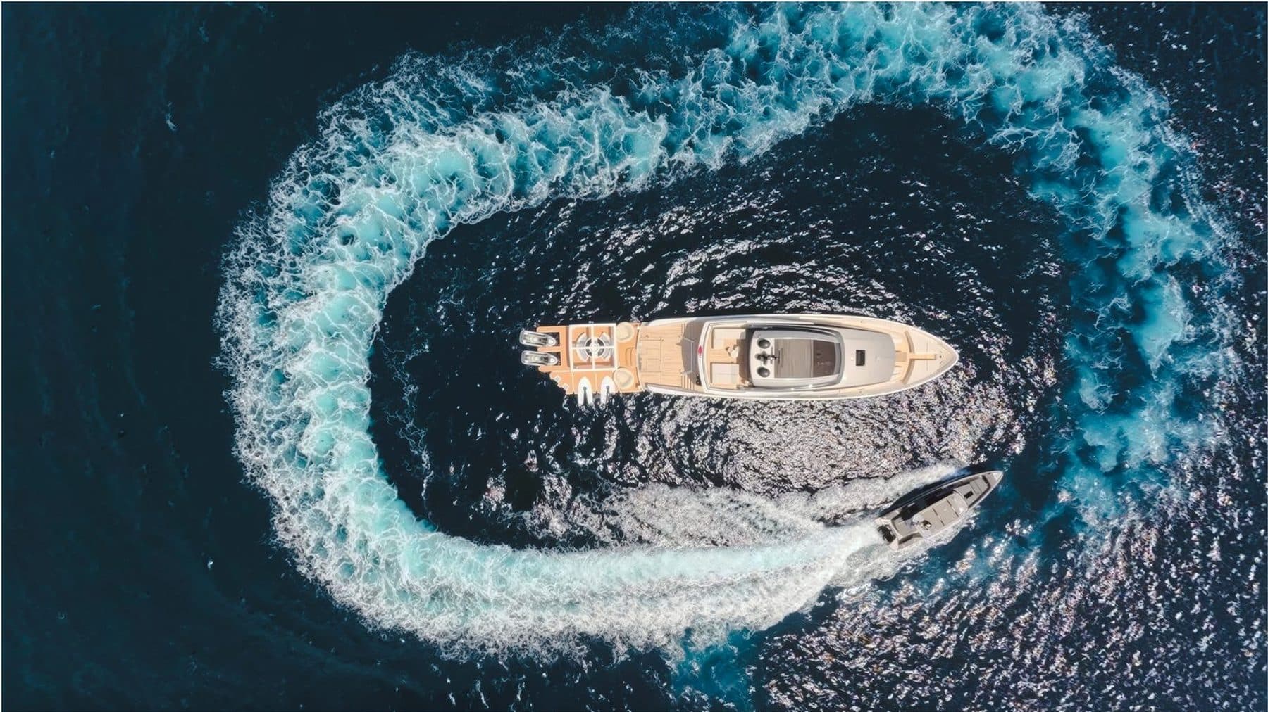 Vinci II au mouillage, vu du drone